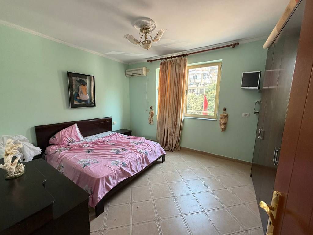 SARANDA, VENDIAMO APPARTAMENTO 2+1 VIA "MITAT HOXHA"