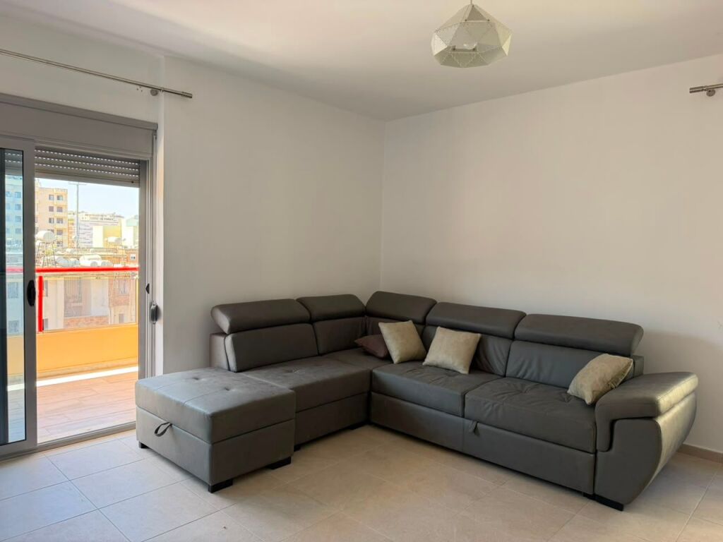 Appartamento 2+1 in Affitto a Lungo Termine - Viale Ismail Qemali, vicino a Tirana Bank, Vlore