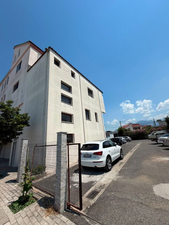 🏢 AMBIENT BIZNESI ME QIRA – PASKUQAN | 450 m² 1000 Euro
