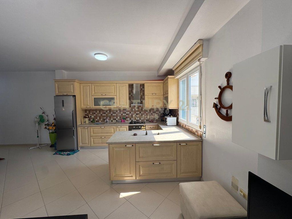 APARTAMENT 2+1+2 PER SHITJE,PRANE KONSULLATES ITALIANE ,NE LUNGOMARE!