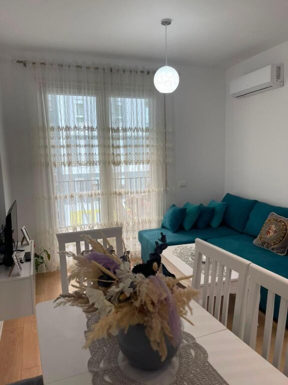 Jepet me qera apartament 1+1 i mobiluar tek Univers City