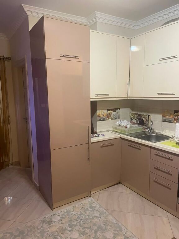 Apartament 1+1 në shitje – Shkëmbi i Kavajës!