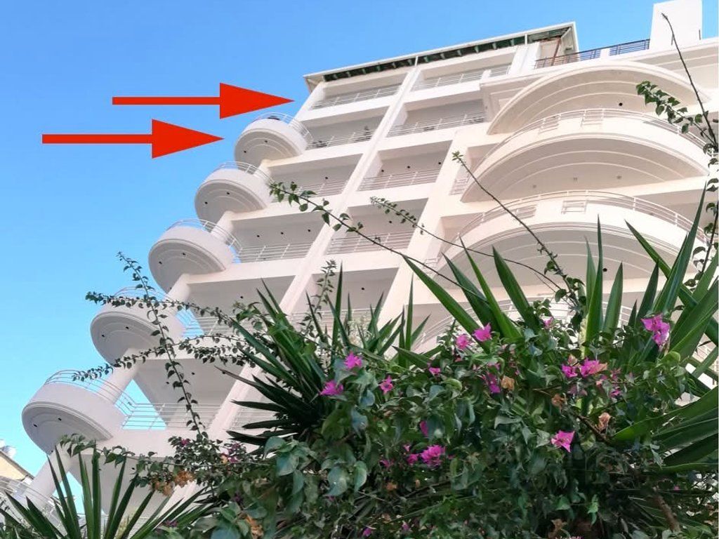 SARANDE, DUPLEX FOR SALE ON THE FIRST LINE