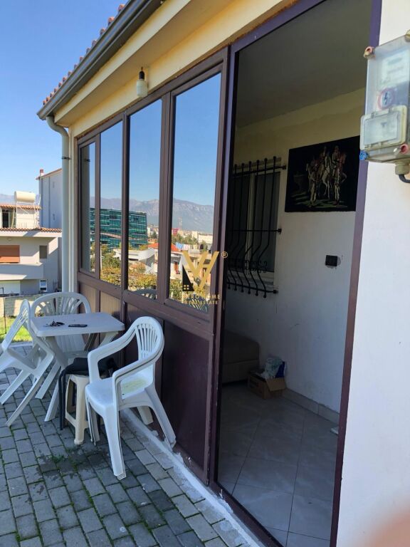 VENDESI PRIVATO IN VENDITA UN PIANO A MEZEZ 106.000 EURO