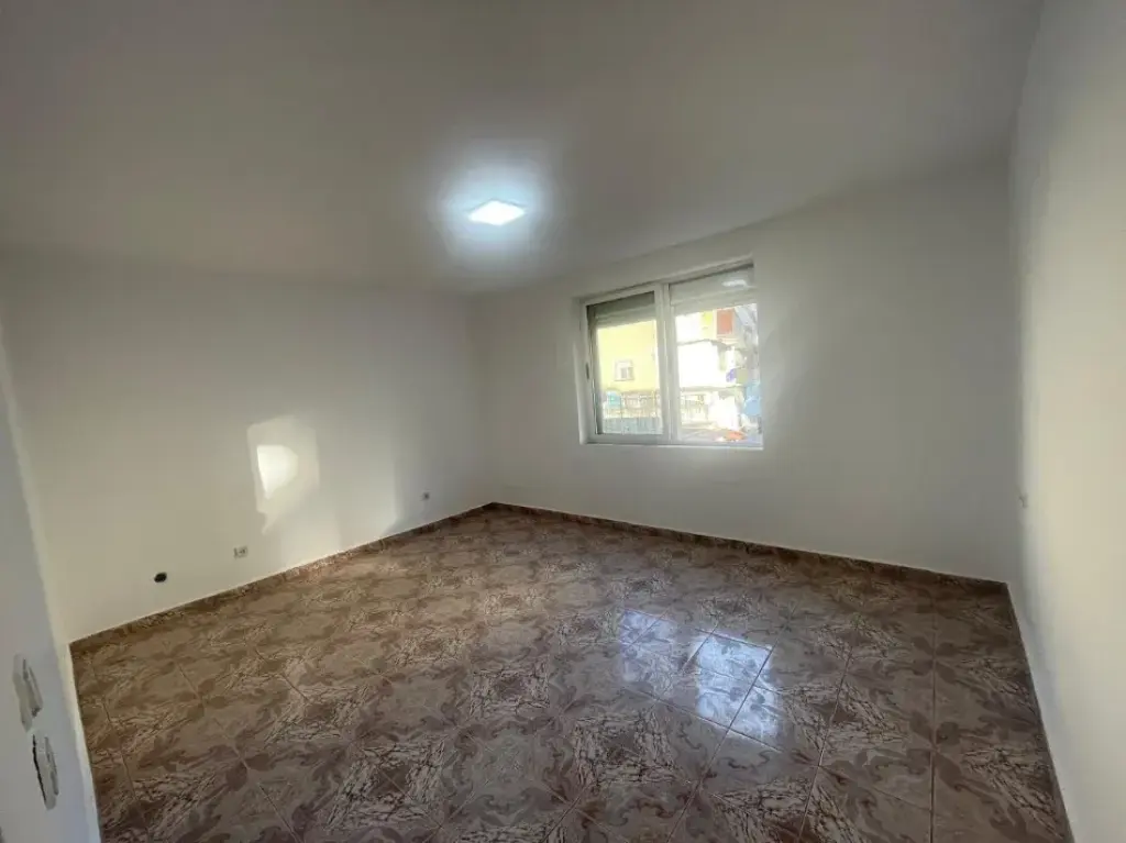 Qera | Apartament 2 + 1 | Rruga Ferit Xhajko | 500 €/muaj