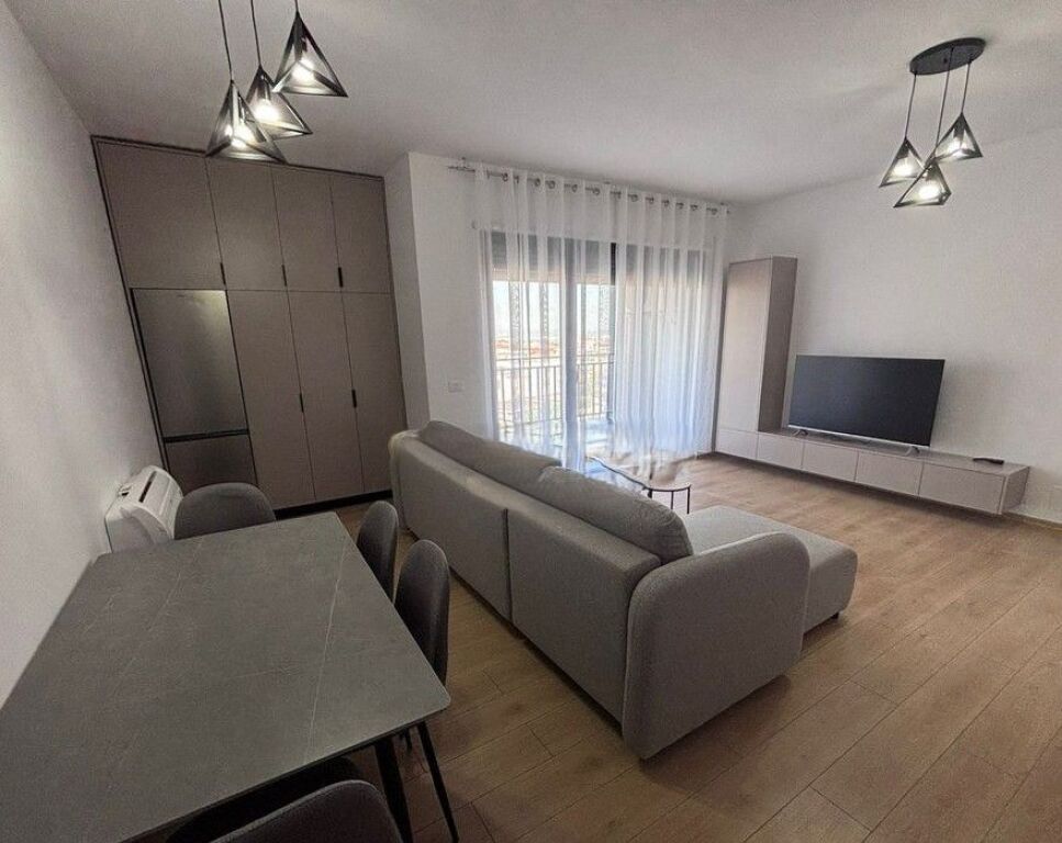 Jepet me Qira Apartament 1+1 pranë Bulevardit të Ri!!