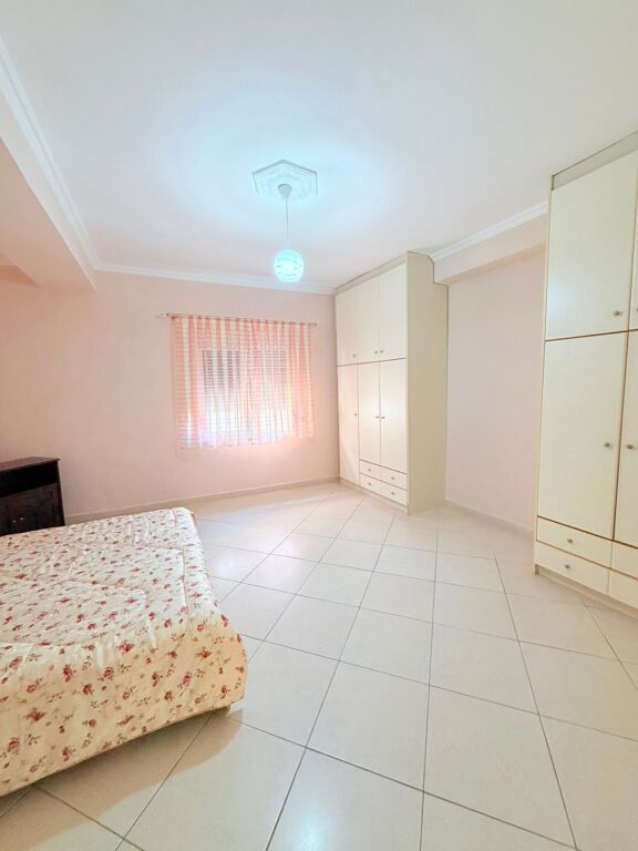 AFFITTASI APPARTAMENTO 2+1 VICINO AL MERCATO, DURRES