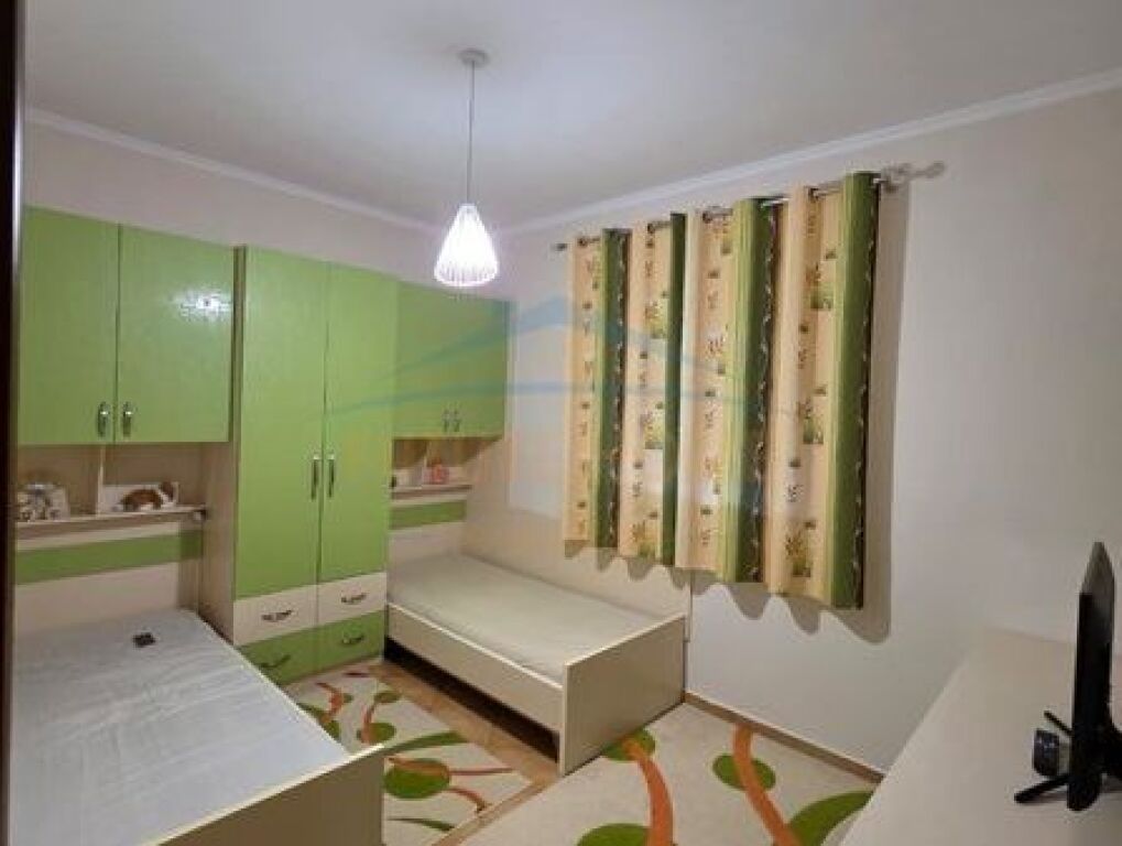 In vendita, Villa su 2 piani, Via Elbasani, Tirana