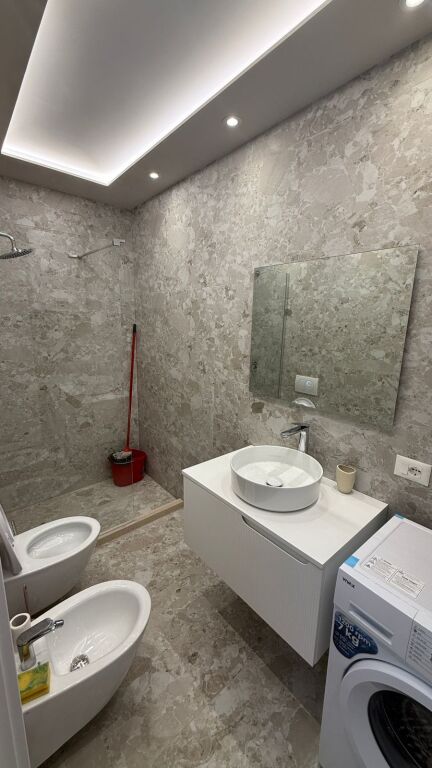 Apartament 1+1, Ali Dem!