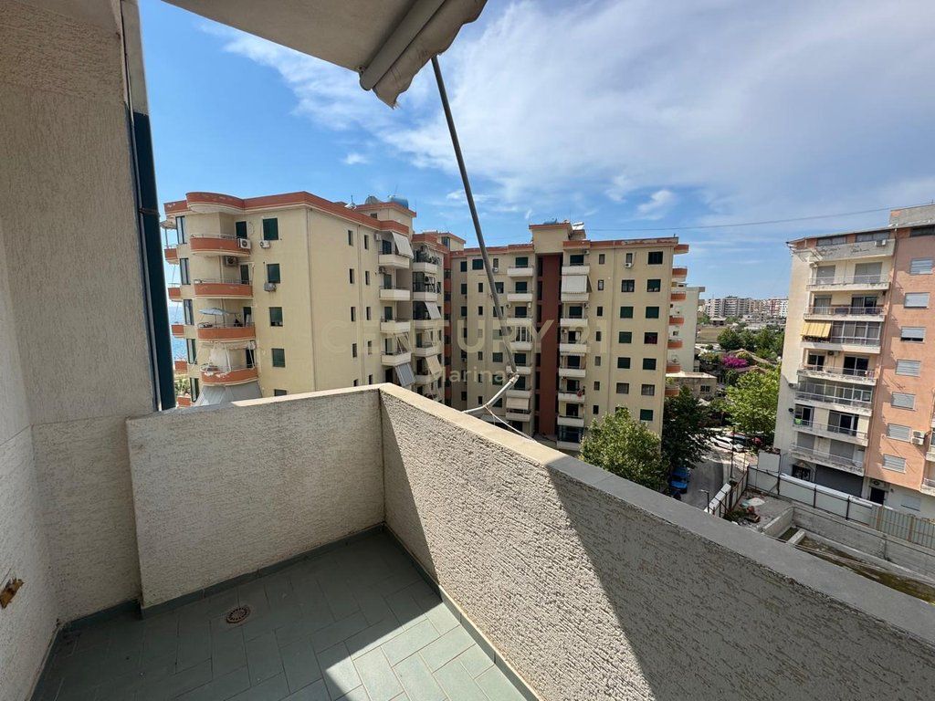 APARTAMENT 2+1+2 PER SHITJE,PRANE KONSULLATES ITALIANE ,NE LUNGOMARE!