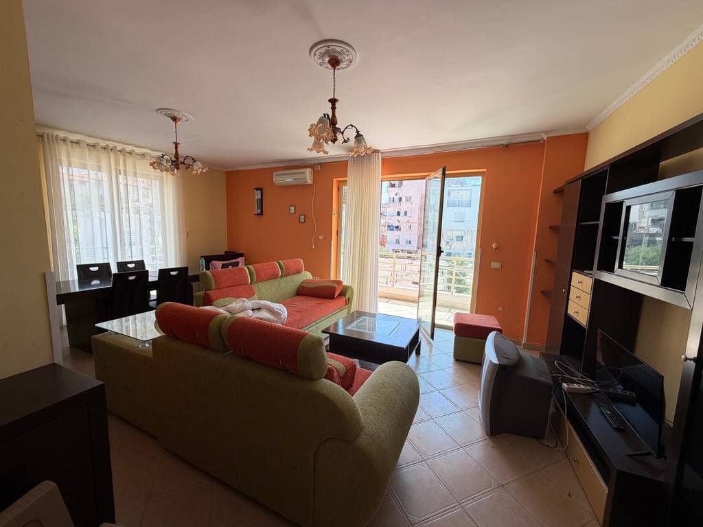 SARANDA, VENDIAMO APPARTAMENTO 2+1 VIA "MITAT HOXHA"