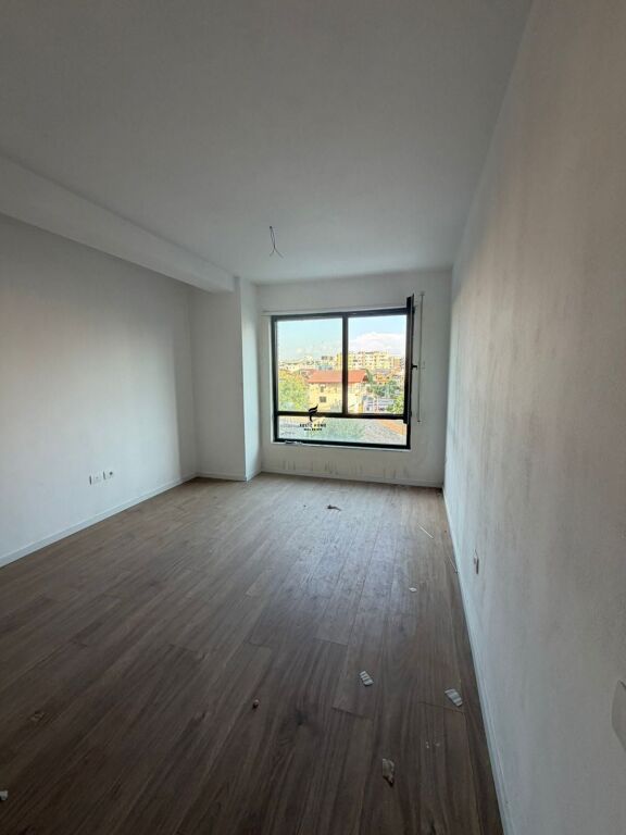 ZYRE ME QERA 65 M2 5 MAJI 45.000 LEKE FH-81060