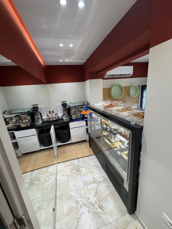 SHOP FOR RENT 80M2 "MUHAMET GJOLLESHA STREET" 300,000 LEKE (NEGOTIABLE)