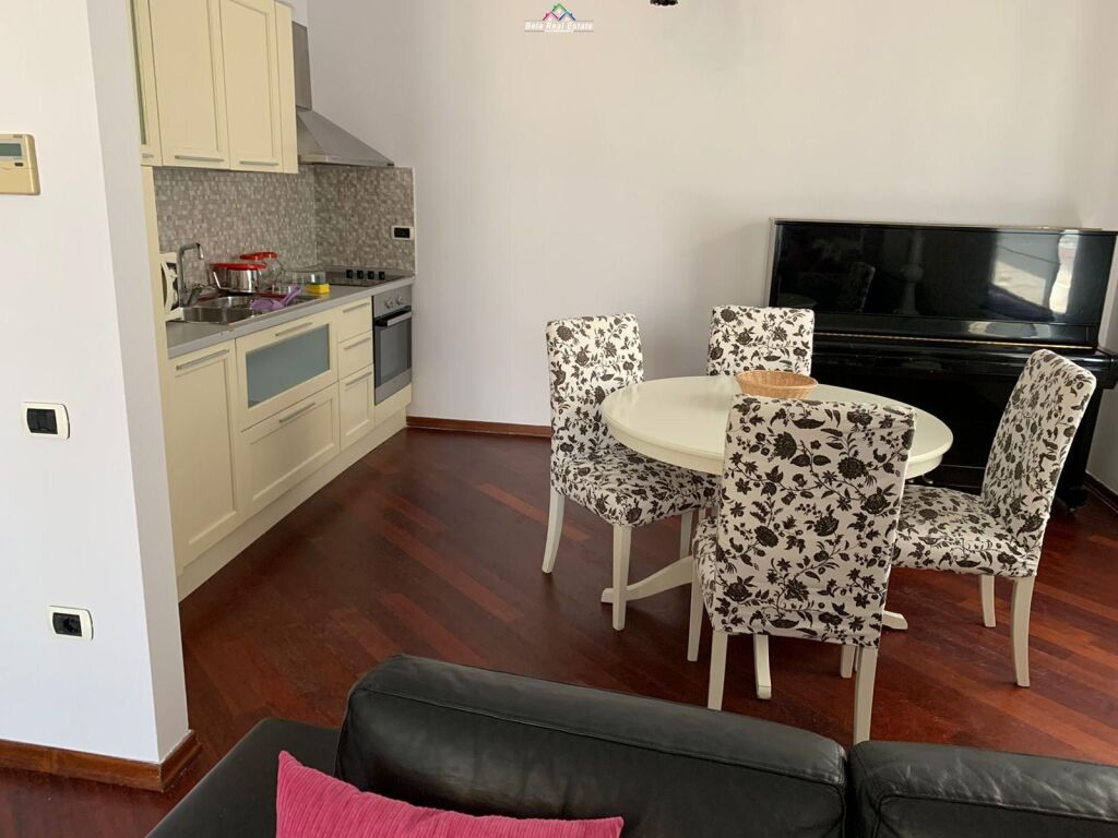 Apartament Me Qera 2+1+2 ne Bllok (ID B2201220) Tirane.