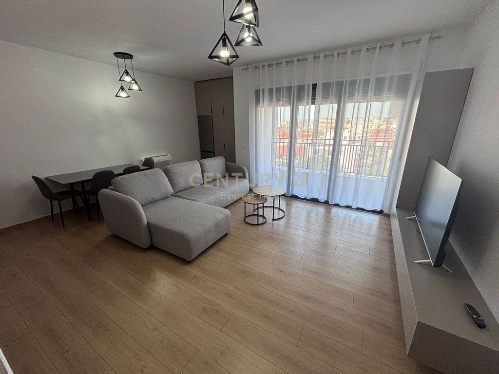 Jepet me Qira Apartament 1+1 pranë Bulevardit të Ri!!