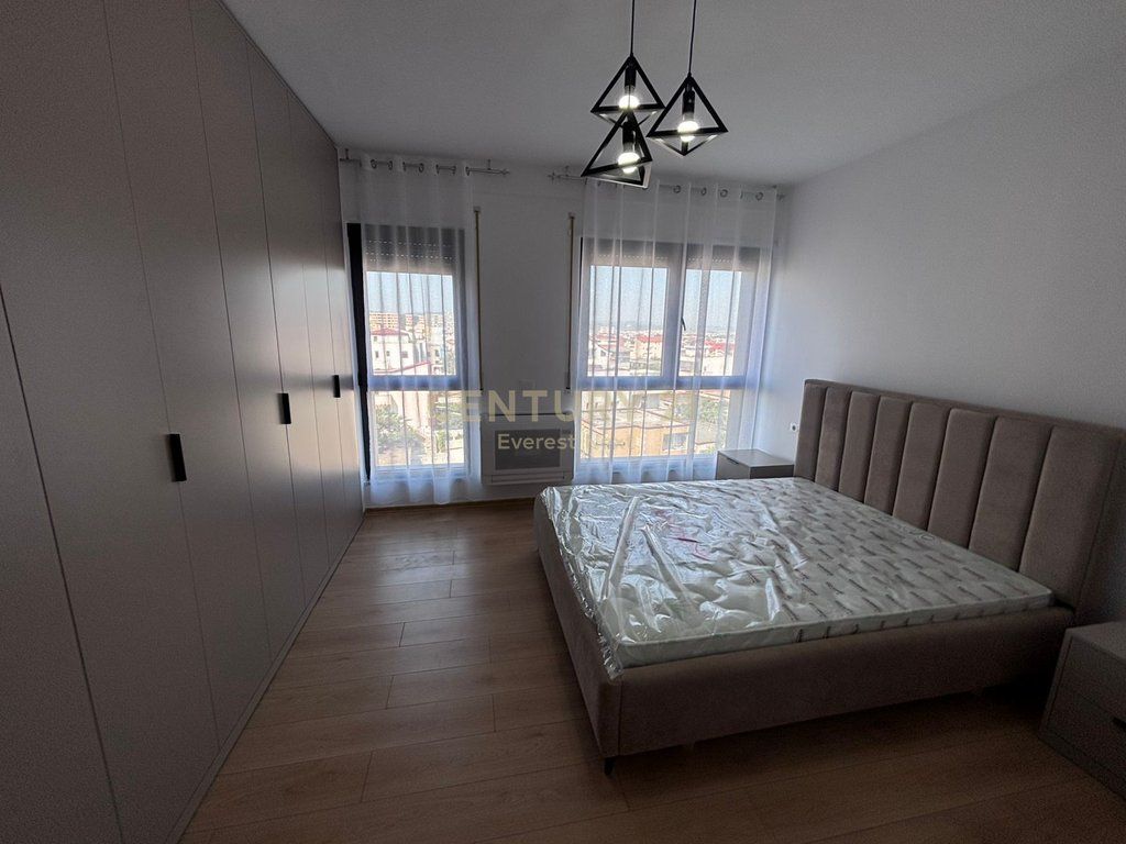 Jepet me Qira Apartament 1+1 pranë Bulevardit të Ri!!