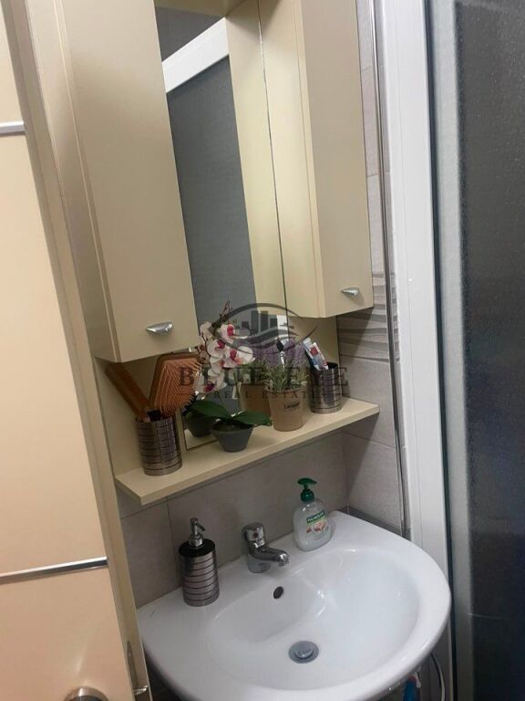 Apartament 1+1 në shitje – Shkëmbi i Kavajës!