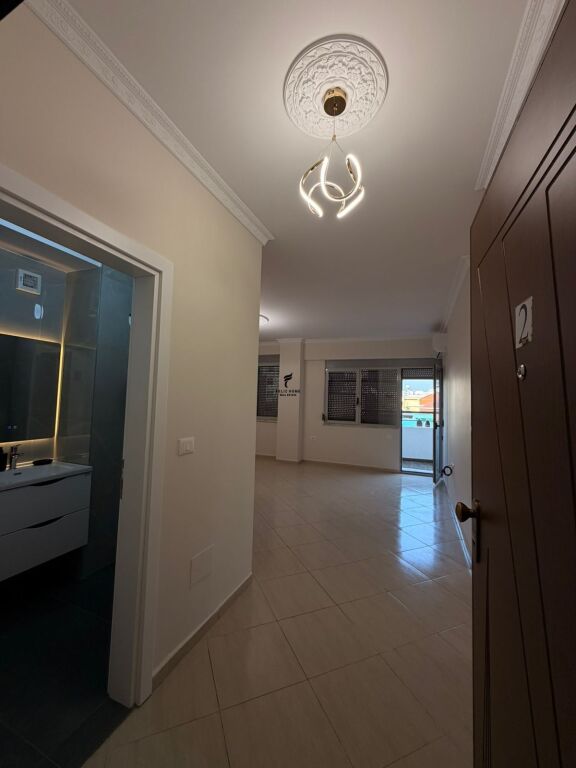 UFFICIO IN AFFITTO 130 M2 VIA DIBRA 130.000 LEKE FH-81026