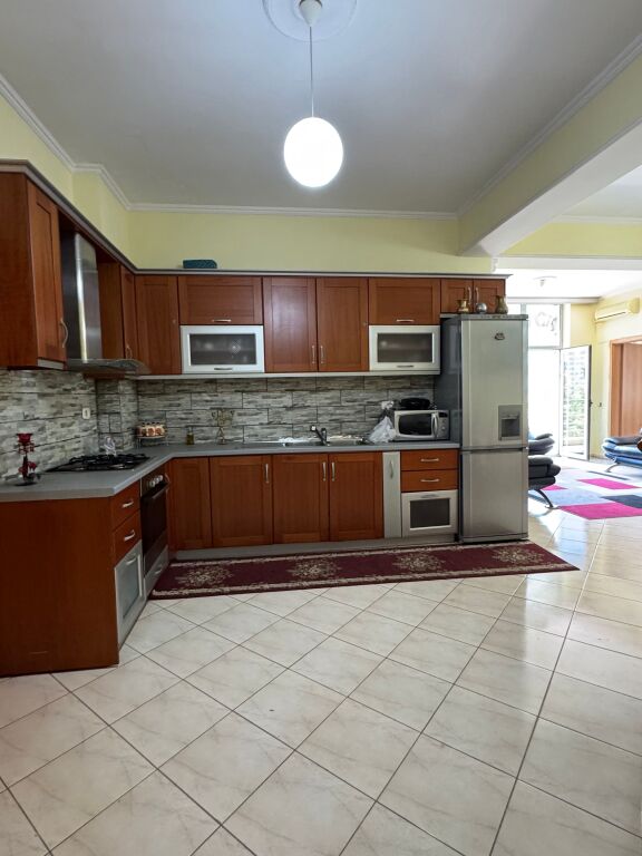 Apartament 3+1 me qira tek Rruga e kavajes