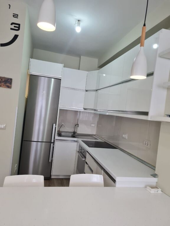 Apartament 1+1, Astir!
