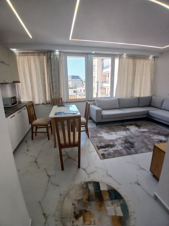 Shitet Apartament 1+1 prane Bashkise