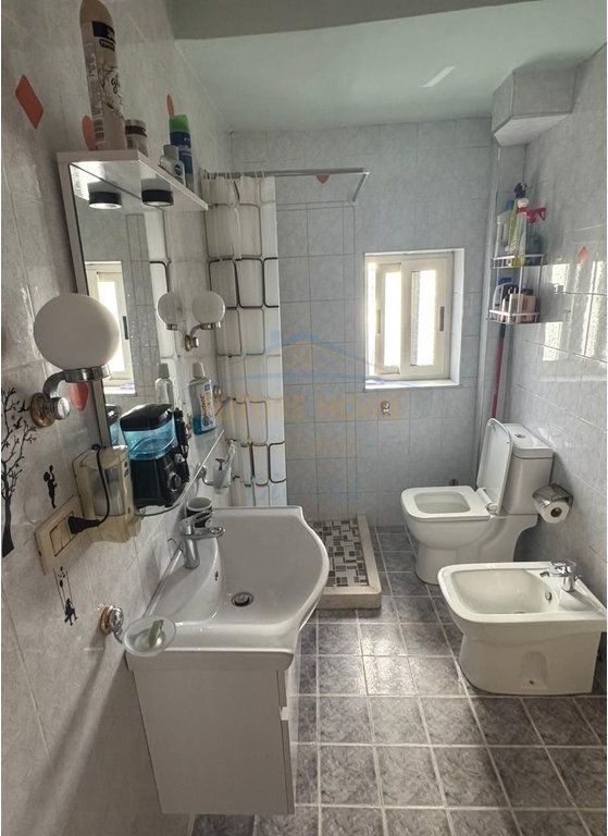 Shitet, Apartament 2+1, Bllok, Tiranë