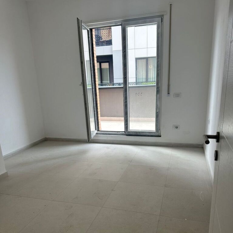 🏢 Jepet me Qira Zyrë 3 Ambiente Pune – Bulevardi i Ri, Paskuqan ✨