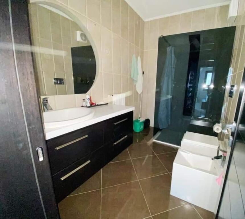 🔑 Shitet Apartament 1+1 me perspektivë për 2+1 Buze rruge te Liqeni i Thate