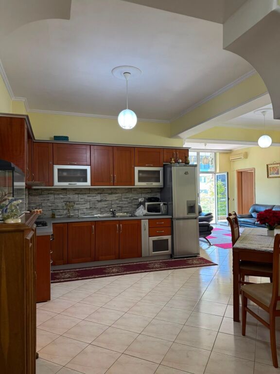 Apartament me wera 3+1 +2 perballe Delijorgjit