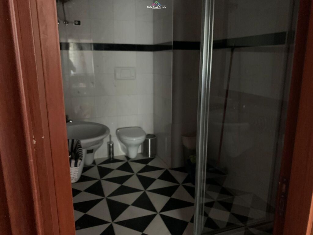 Apartament Me Qera 2+1+2 ne Bllok (ID B2201220) Tirane.