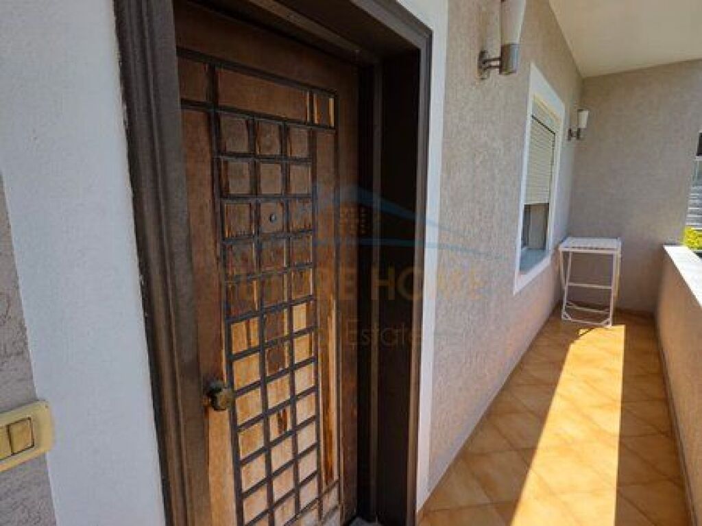 In vendita, Villa su 2 piani, Via Elbasani, Tirana