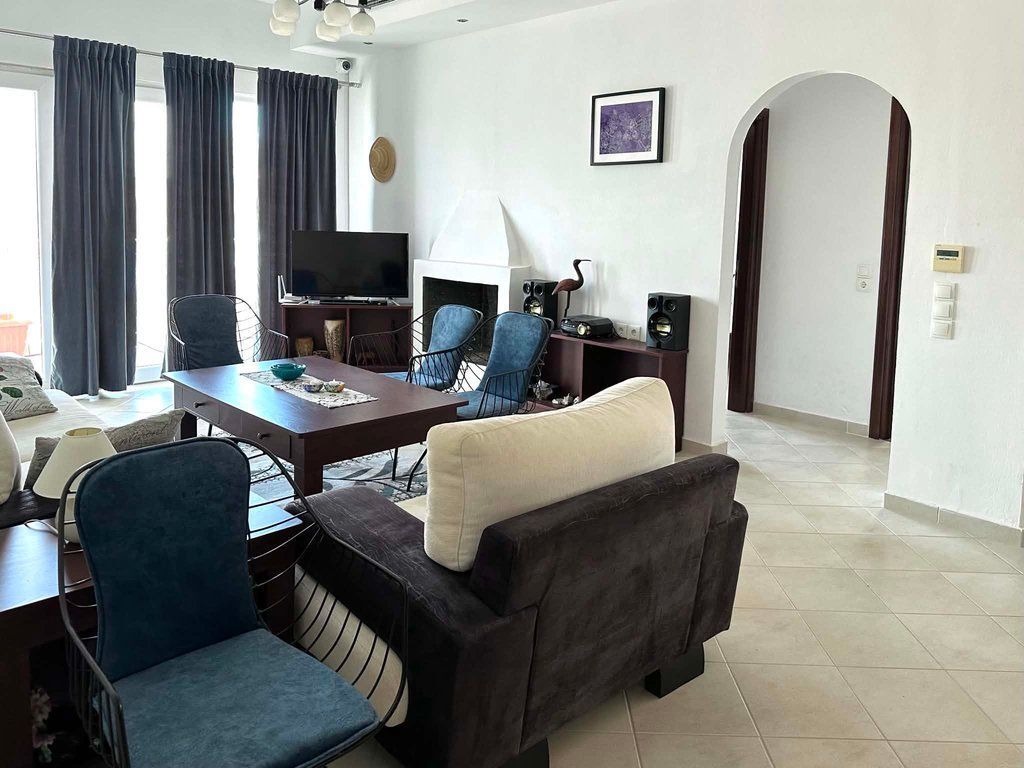 SARANDE, DUPLEX FOR SALE ON THE FIRST LINE