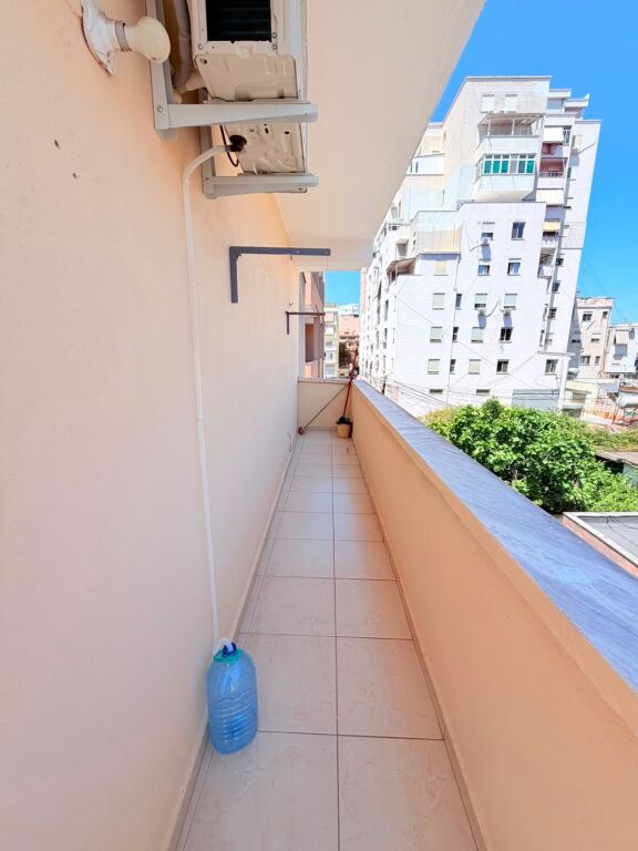 AFFITTASI APPARTAMENTO 2+1 VICINO AL MERCATO, DURRES