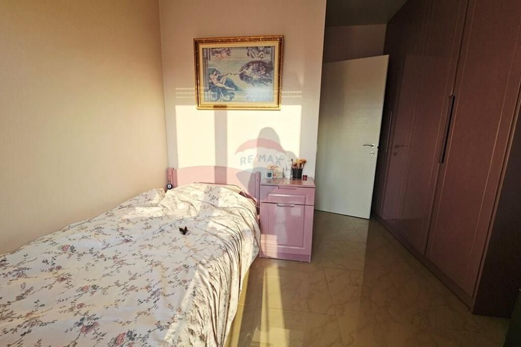 Apartament - Për Shitje - Kompleksi Kontakt, Tiranë