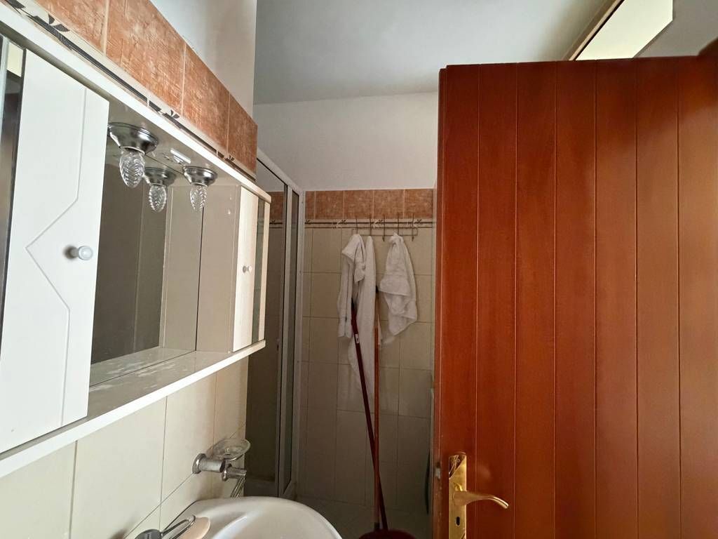 SARANDA, VENDIAMO APPARTAMENTO 2+1 VIA "MITAT HOXHA"