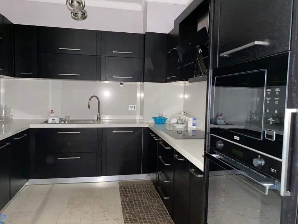 🔑 Shitet Apartament 1+1 me perspektivë për 2+1 Buze rruge te Liqeni i Thate