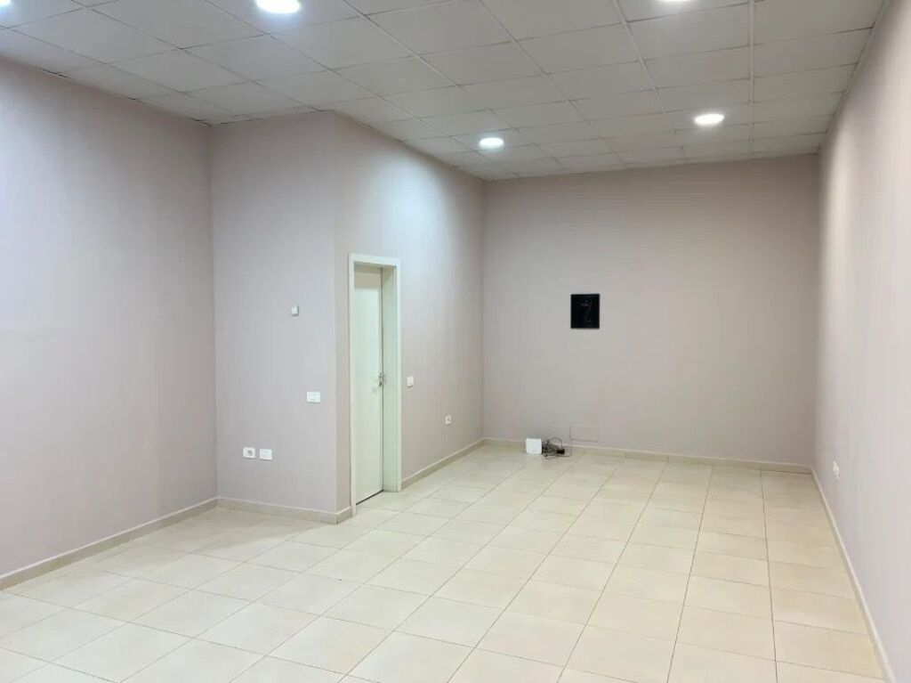 Jepet Dyqan me Qera tek kompleksi kontakt !