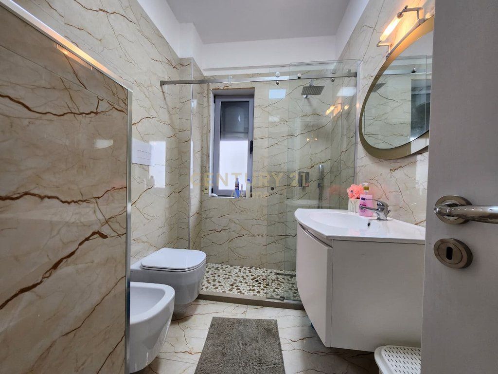 Apartament 2+1 per shitje me pamje nga deti ne Lungomare
