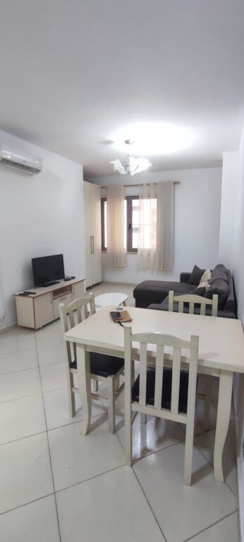 Apartament 1+1, Komisariati nr 4!