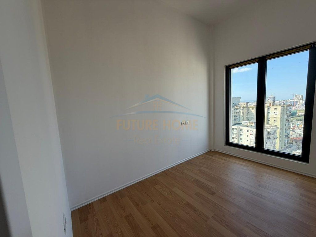Shitet, Penthouse 3+1+2, Rruga e Barrikadave, Tiranë.