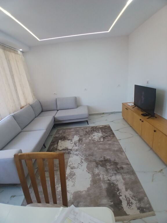 Shitet Apartament 1+1 prane Bashkise
