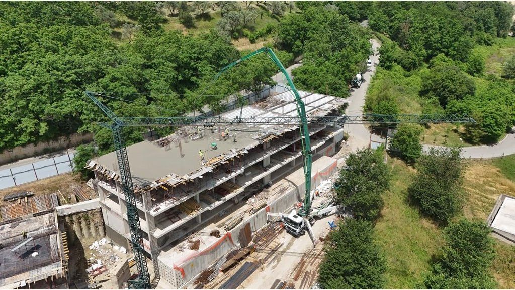 APARTAMENT 2+1+2 ME VERANDË PËR SHITJE, VETËM 2 MINUTA NGA TEG!