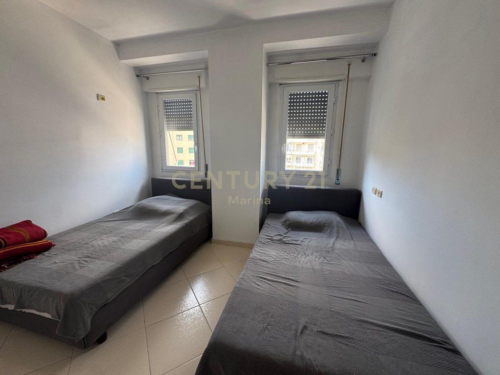 APARTAMENT 2+1+2 PER SHITJE,PRANE KONSULLATES ITALIANE ,NE LUNGOMARE!