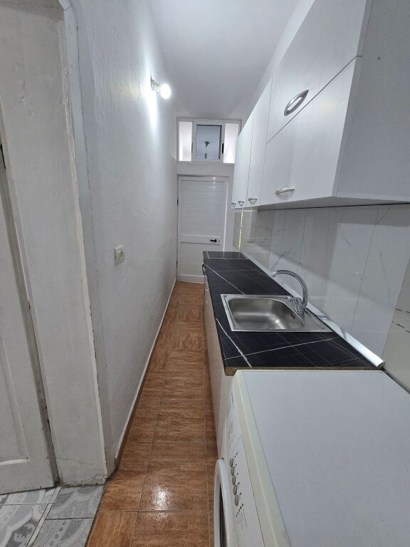 Jepet me qera Apartament Kati 1 i nje shtepie Private