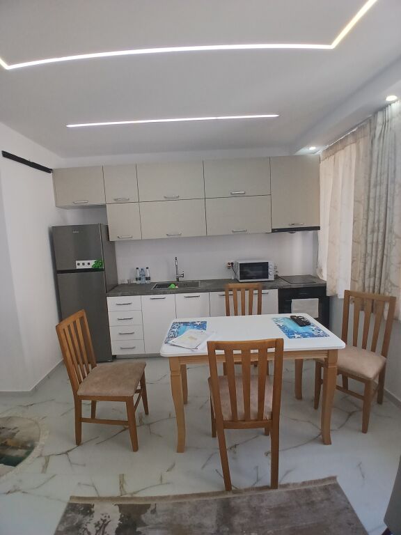 Shitet Apartament 1+1 prane Bashkise
