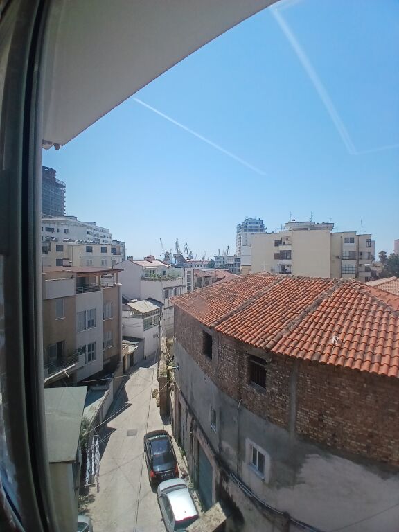 Shitet Apartament 1+1 prane Bashkise