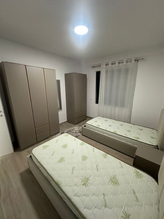 Apartament 2+1+2 me qera tek Qendra Linkon Pazari i Ri !