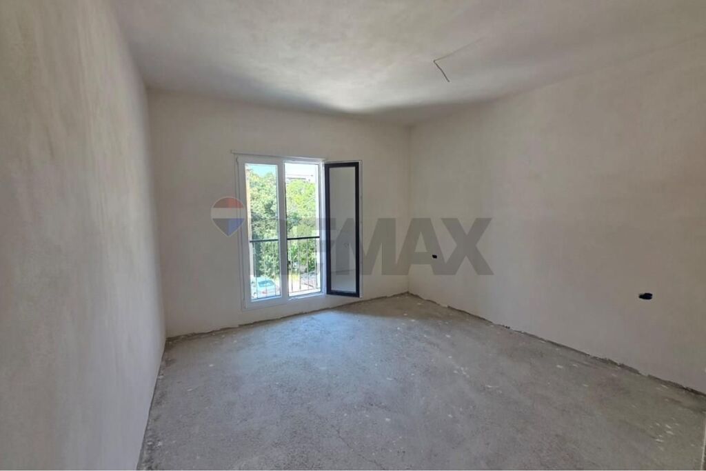 Apartment 2+1+2 for sale on Elbasani Street