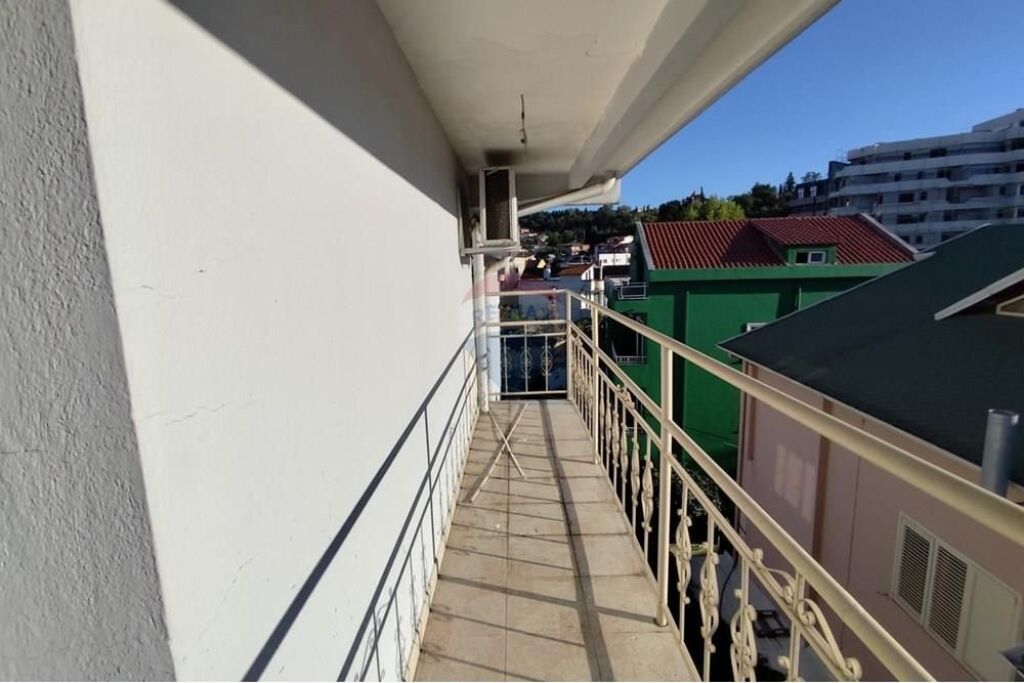 Vilë - Për Qira - Rruga e Elbasanit, Tiranë