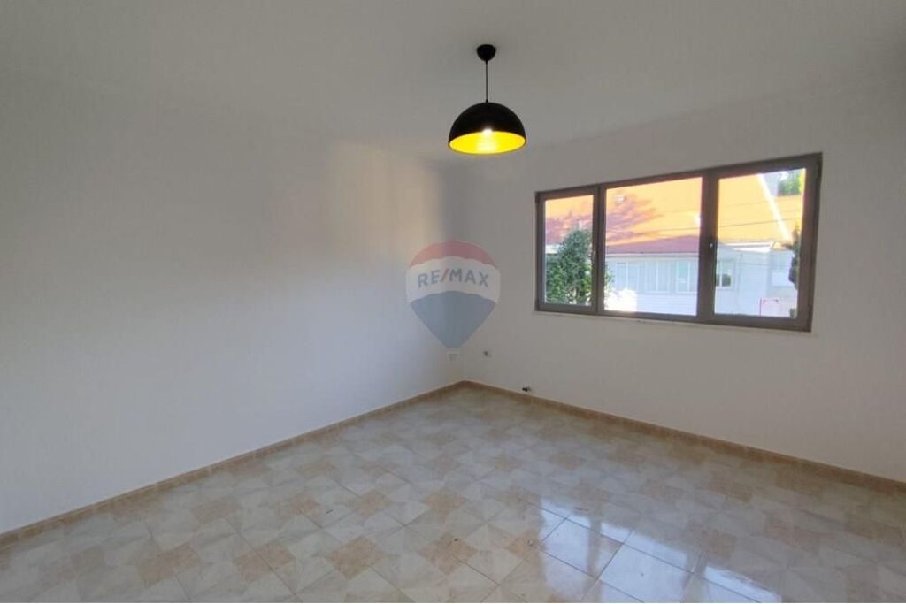 Vilë - Për Qira - Rruga e Elbasanit, Tiranë